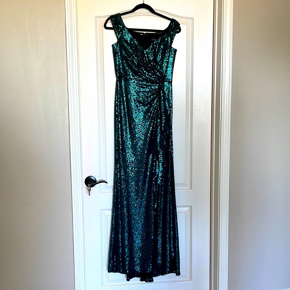 Brand new gorgeous, stretchy Tadashi Shoji party dress